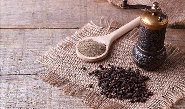 Foto - Her gece uyumadan önce bir bardak karabiberli süt için bakın neler oluyor neler… Gördüklerinize inanamayacaksınız