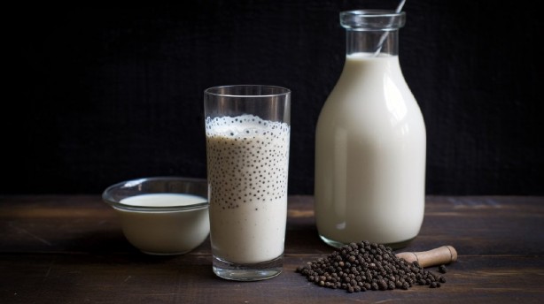 Foto - Her gece uyumadan önce bir bardak karabiberli süt için bakın neler oluyor neler… Gördüklerinize inanamayacaksınız