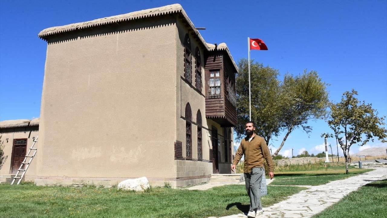 Foto - Her gün binlerce adım atıyor! Tarihi kaledeki camiden ezan sesini duyuruyor 