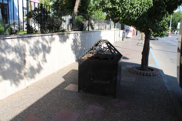 Foto - Her gün binlerce kişi yanından geçiyor! Kimse ne olduğunu bilmiyor