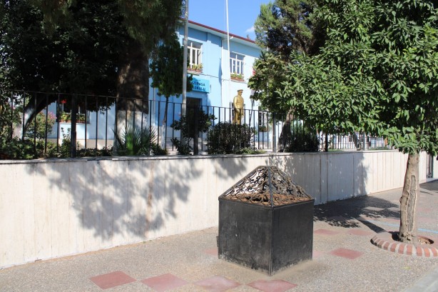 Her gün binlerce kişi yanından geçiyor! Kimse ne olduğunu bilmiyor