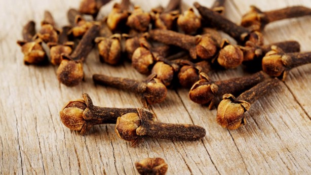 Foto - Her gün bir bardak suya karanfil atıp içersek ne olur?