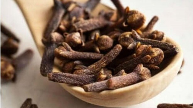 Her gün bir bardak suya karanfil atıp içersek ne olur?