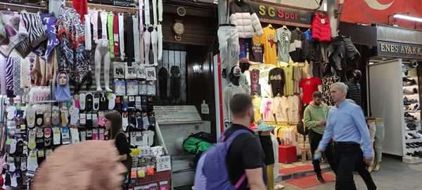 Foto - Her gün yanından binlerce insan geçiyor ama kimse fark etmiyor!