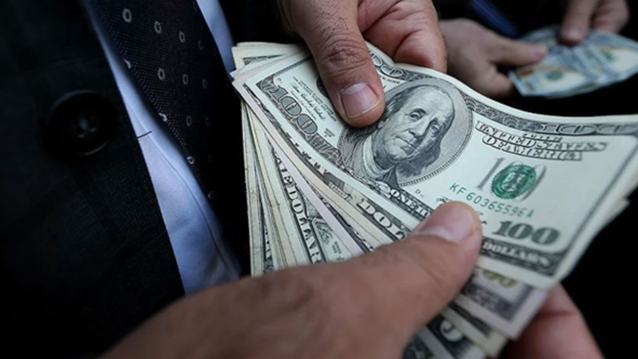 Her şey 7 gün içerisinde oldu! Türkler koşa koşa dövizciye koştu