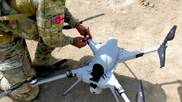 Foto - Her şey Gürcü ve Azeri askerlerinin gözünün önünde oldu! Türk İHA'sı tarafından vuruldu