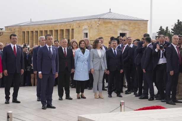 Foto - Her sıkıştıklarında Anıtkabir’e koşuyorlar! Torpil salgınını da anlattınız mı Mustafa Kemal’e?