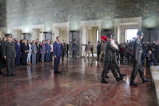 Foto - Her sıkıştıklarında Anıtkabir’e koşuyorlar! Torpil salgınını da anlattınız mı Mustafa Kemal’e?