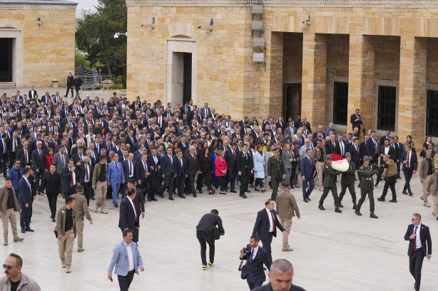 Foto - Her sıkıştıklarında Anıtkabir’e koşuyorlar! Torpil salgınını da anlattınız mı Mustafa Kemal’e?