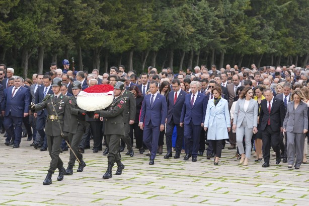 Her sıkıştıklarında Anıtkabir’e koşuyorlar! Torpil salgınını da anlattınız mı Mustafa Kemal’e?