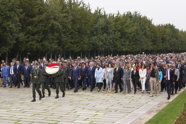 Foto - Her sıkıştıklarında Anıtkabir’e koşuyorlar! Torpil salgınını da anlattınız mı Mustafa Kemal’e?