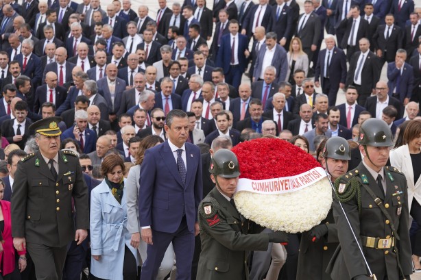 Foto - Her sıkıştıklarında Anıtkabir’e koşuyorlar! Torpil salgınını da anlattınız mı Mustafa Kemal’e?