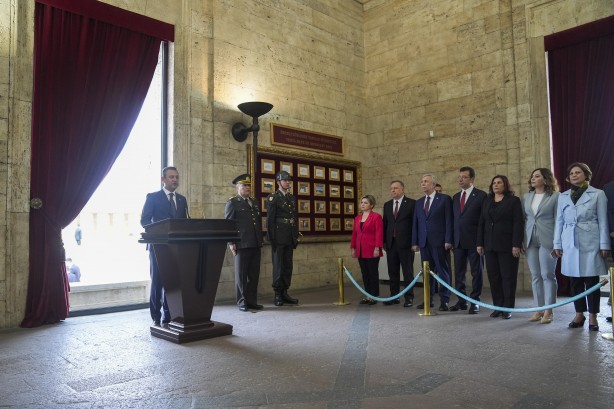 Foto - Her sıkıştıklarında Anıtkabir’e koşuyorlar! Torpil salgınını da anlattınız mı Mustafa Kemal’e?