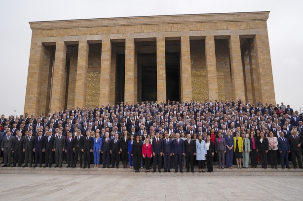 Foto - Her sıkıştıklarında Anıtkabir’e koşuyorlar! Torpil salgınını da anlattınız mı Mustafa Kemal’e?