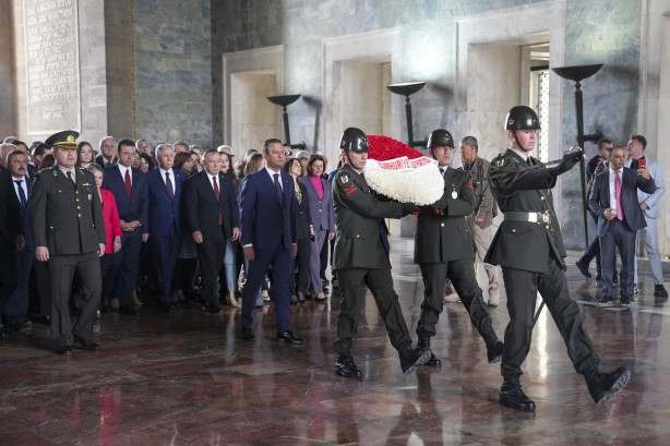 Foto - Her sıkıştıklarında Anıtkabir’e koşuyorlar! Torpil salgınını da anlattınız mı Mustafa Kemal’e?