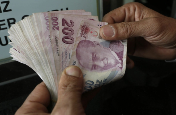 Foto - Her tahmini tutan isim vites yükseltti! Asgari ücretin kaç dolar olacağını tüm Türkiye'ye duyurdu