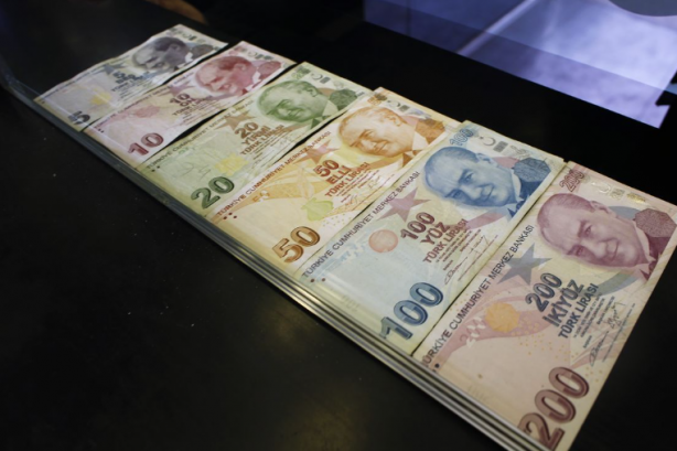 Foto - Her tahmini tutan isim vites yükseltti! Asgari ücretin kaç dolar olacağını tüm Türkiye'ye duyurdu