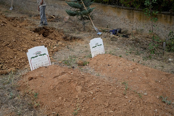Foto - Her yaz sular altında kalıyordu! O mezarlık artık taşınıyor