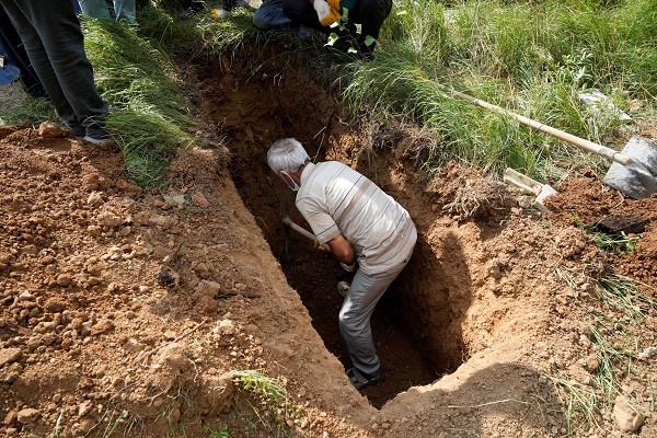 Foto - Her yaz sular altında kalıyordu! O mezarlık artık taşınıyor