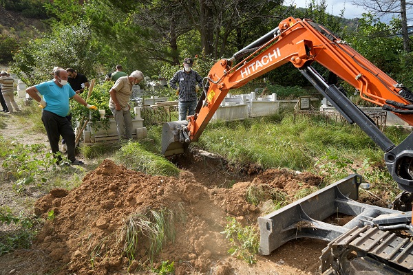 Foto - Her yaz sular altında kalıyordu! O mezarlık artık taşınıyor