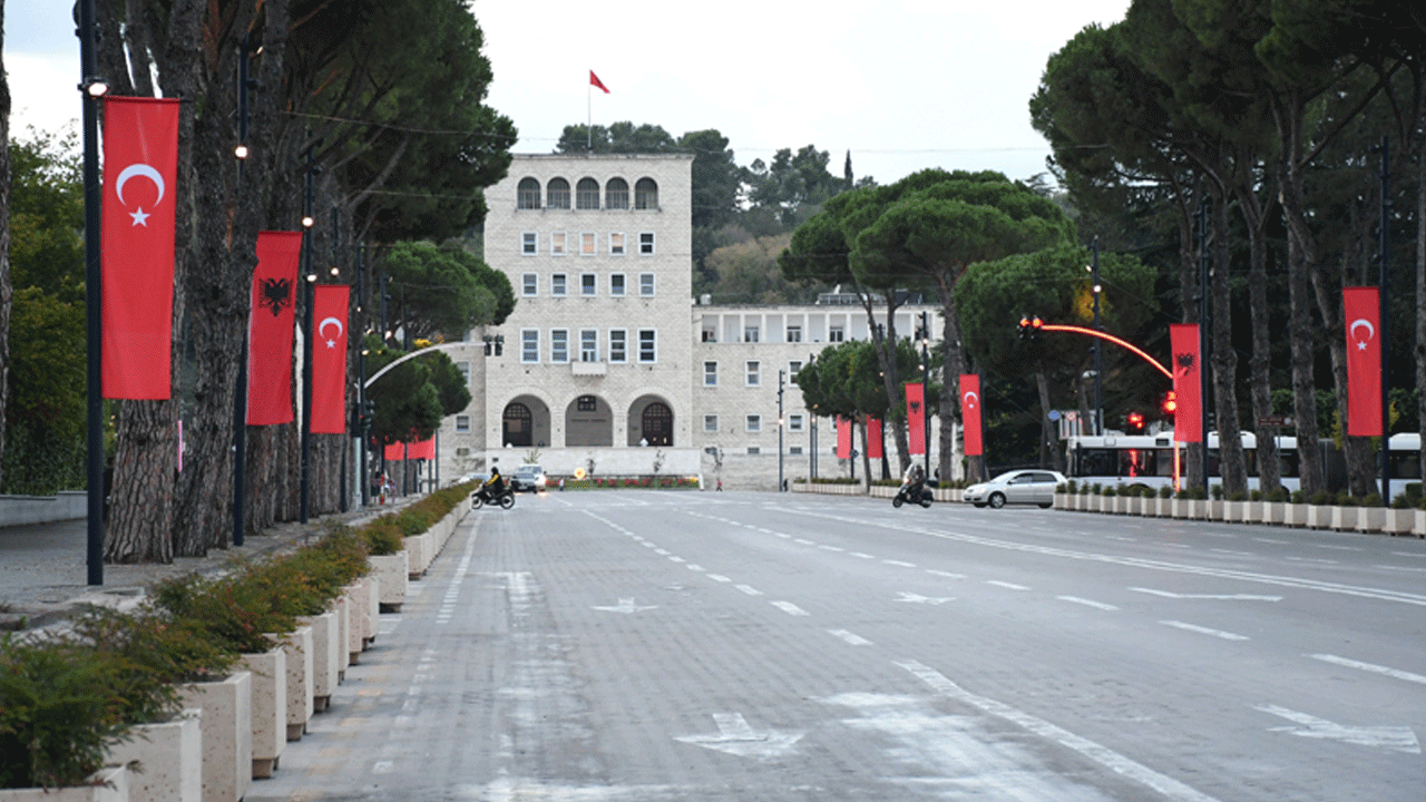 Foto - Her yer bayraklarla süslendi! Cumhurbaşkanı Erdoğan'ı bekliyorlar