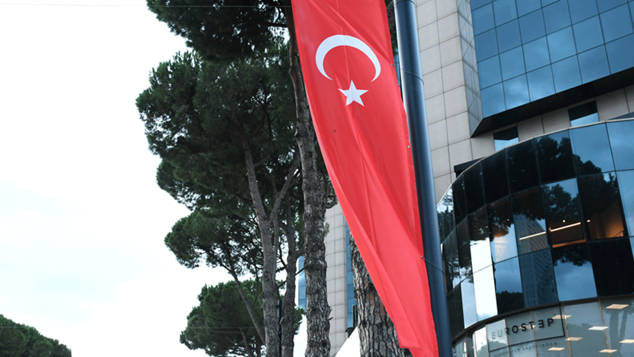 Foto - Her yer bayraklarla süslendi! Cumhurbaşkanı Erdoğan'ı bekliyorlar