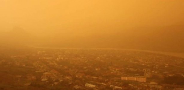 Her yer kiremit rengine bezendi! Çöl tozunun bilinmeyen etkisini açıkladılar