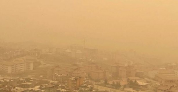 Foto - Her yer kiremit rengine bezendi! Çöl tozunun bilinmeyen etkisini açıkladılar