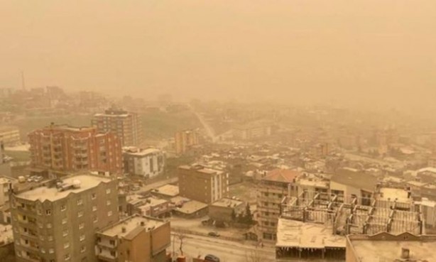 Foto - Her yer kiremit rengine bezendi! Çöl tozunun bilinmeyen etkisini açıkladılar