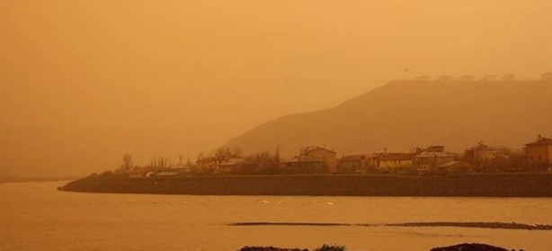 Foto - Her yer kiremit rengine bezendi! Çöl tozunun bilinmeyen etkisini açıkladılar