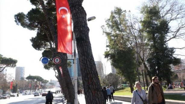 Foto - Her yer Türk bayrağı! Bir ülke Erdoğan'ı bekliyor