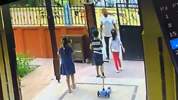 Her yerde aranıyor! Çocukları böyle rahatsız etti