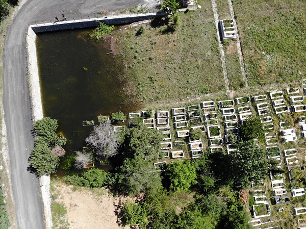 Foto - Her yıl aynı olay tekrarlanıyor! O ilde mezarlar sular altında kaldı