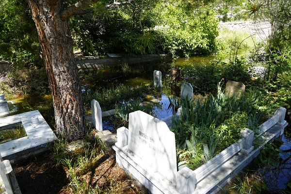 Foto - Her yıl aynı olay tekrarlanıyor! O ilde mezarlar sular altında kaldı