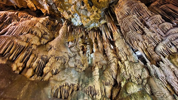 Foto - Her yıl binlerce kişi ziyaret ediyor! Bu saray 150 milyon yılda oluştu