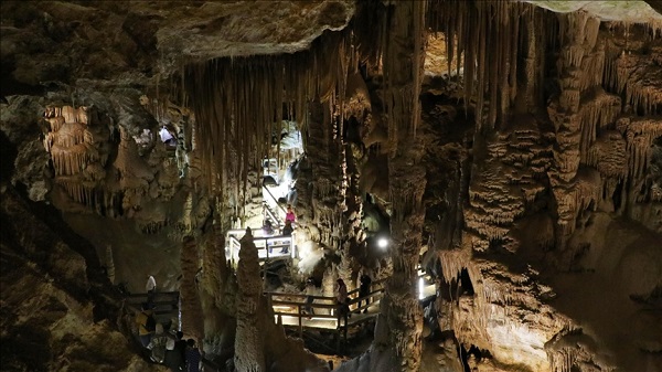 Foto - Her yıl binlerce kişi ziyaret ediyor! Bu saray 150 milyon yılda oluştu