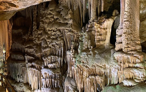 Foto - Her yıl binlerce kişi ziyaret ediyor! Bu saray 150 milyon yılda oluştu
