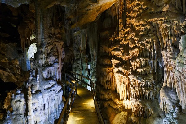 Foto - Her yıl binlerce kişi ziyaret ediyor! Bu saray 150 milyon yılda oluştu