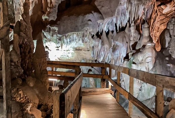 Foto - Her yıl binlerce kişi ziyaret ediyor! Bu saray 150 milyon yılda oluştu