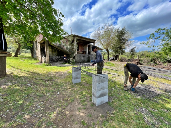Foto - Her yıl bir ihtiyaç sahibi ailenin evini imece usulü inşa ediyorlar