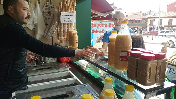 Herkes bu dükkana akın ediyor! 4 kuşaktır aynı mesleği yapıyorlar