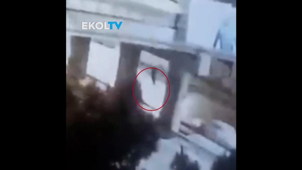 Foto - Herkes bu görüntüleri konuşuyor! İstanbul’da akılalmaz anlar! Köprüden yola böyle balıklama atladı, feci şekilde can verdi