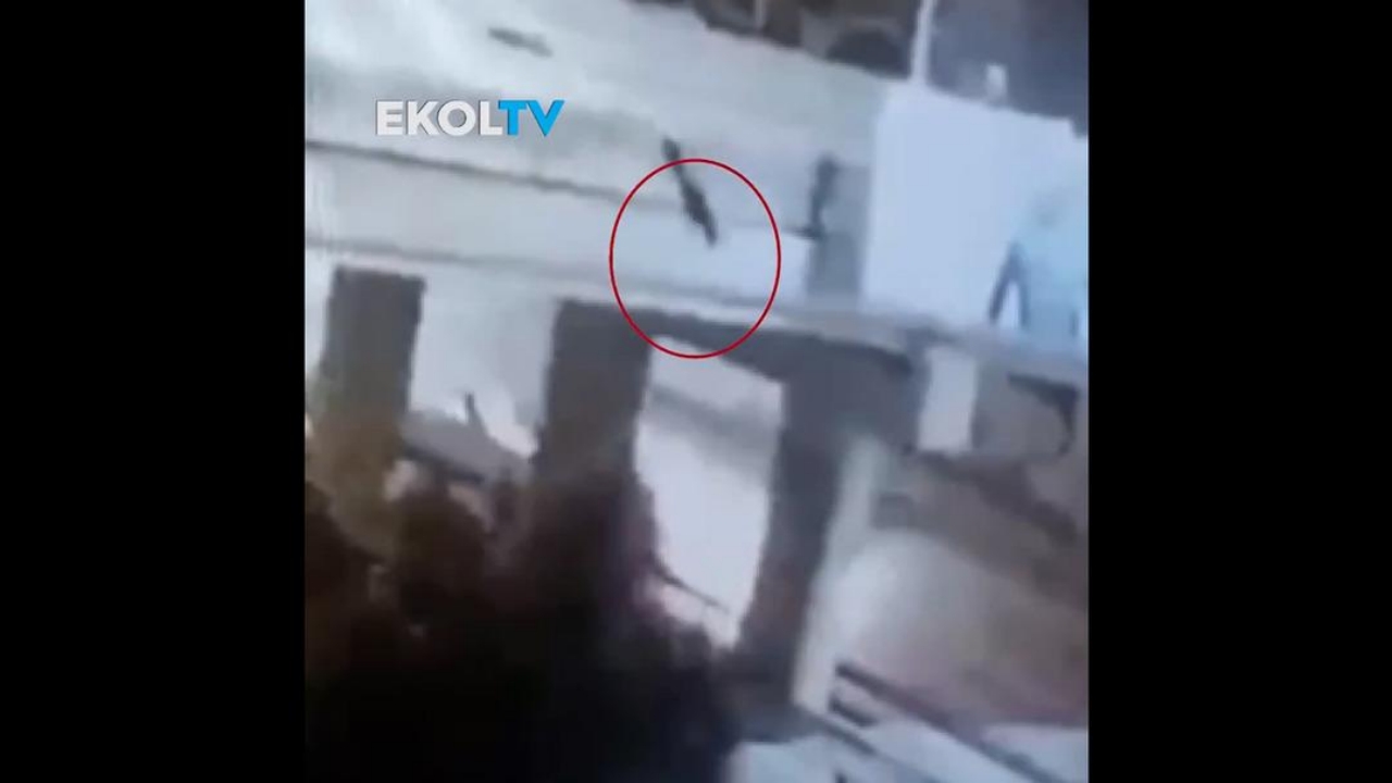 Foto - Herkes bu görüntüleri konuşuyor! İstanbul’da akılalmaz anlar! Köprüden yola böyle balıklama atladı, feci şekilde can verdi