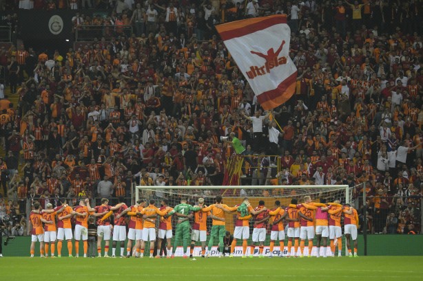 Foto - Herkes bu kadro da ne diye soruyordu! Zaha, Ziyech şimdi yandı... Okan Buruk üstlerini çizdi!