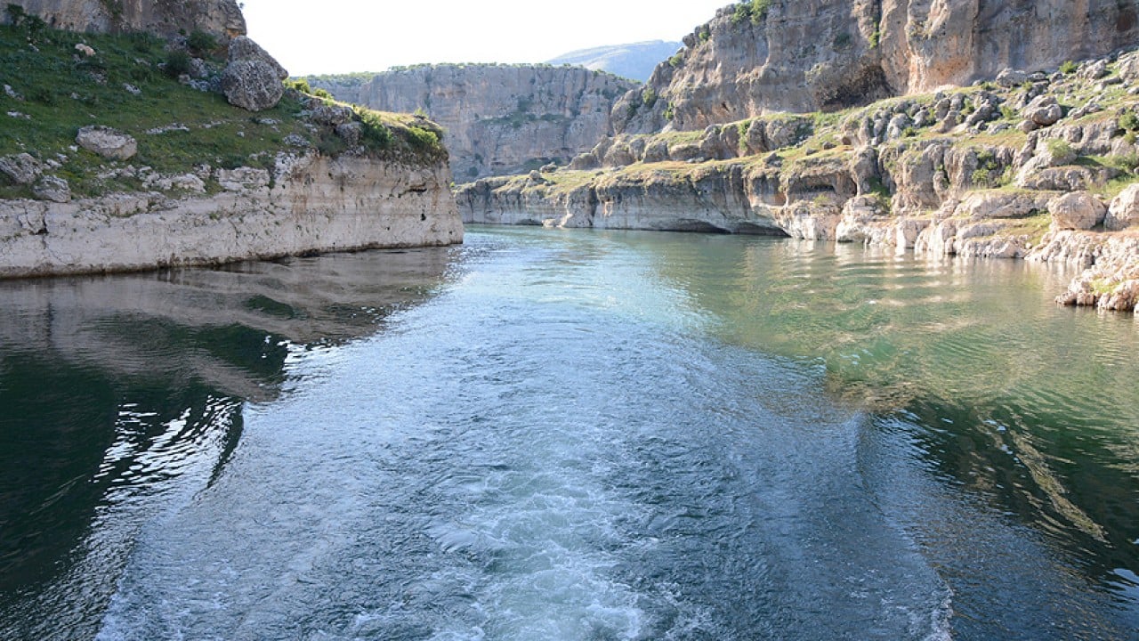 Foto - Herkes 'bu Kıyamet alameti' diyor: Fırat Nehri'nin çekilmesiyle altın bulundu