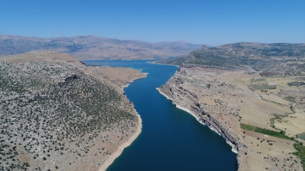 Foto - Herkes 'bu Kıyamet alameti' diyor: Fırat Nehri'nin çekilmesiyle altın bulundu