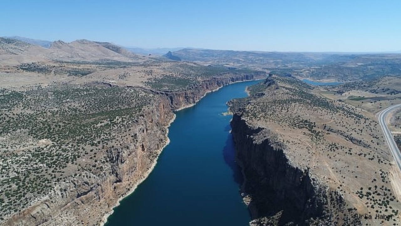Foto - Herkes 'bu Kıyamet alameti' diyor: Fırat Nehri'nin çekilmesiyle altın bulundu