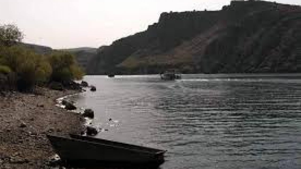 Foto - Herkes 'bu Kıyamet alameti' diyor: Fırat Nehri'nin çekilmesiyle altın bulundu