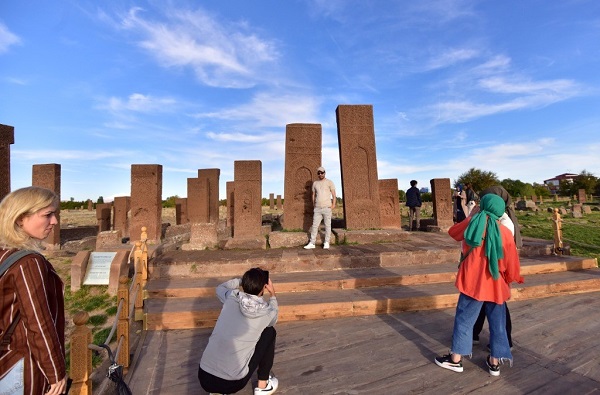 Foto - Herkes bu mezarlığı merak ediyor! Üç ayda 200 bin ziyaretçi