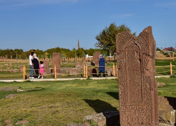 Foto - Herkes bu mezarlığı merak ediyor! Üç ayda 200 bin ziyaretçi